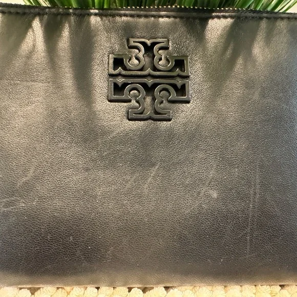 Tory Burch Tan Sandals and wristlet - Picture 5 of 7